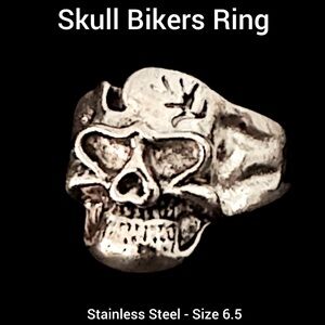NEW - Mens Polished Silver Skull Bikers Ring - Size 6.5
